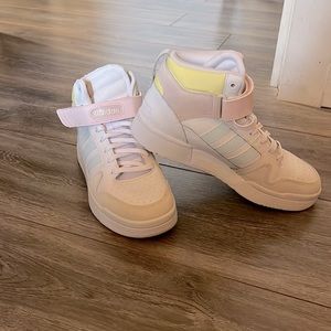 adidas Women's Postmove Mid Sneakers Basketball Shoe 8.5